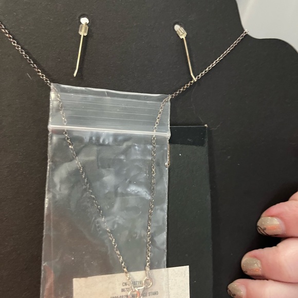 Beautiful Necklace and Earring Set, 🌹 roses. Unsure metal type - Picture 3 of 6